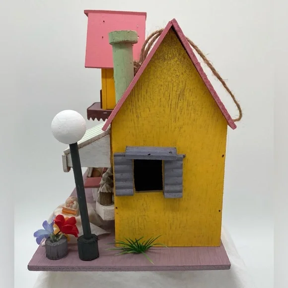 NEW Cupcake Bakery Birdhouse, 10” x 8.5” x 6” - Picture 4 of 7